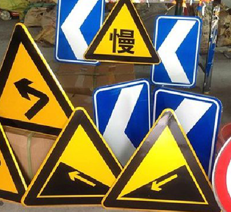 大竹标识标牌中颜色的确定是很重要的。